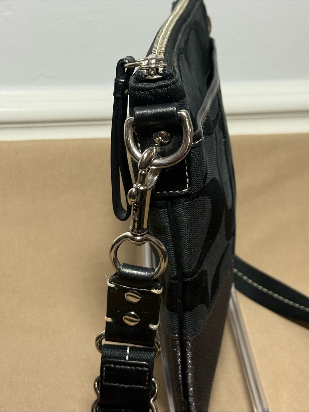 ✨ AUTHENTIC Y2K Coach Signature Swingpack Crossbody – Style Black/Metallic - Picture 3 of 8